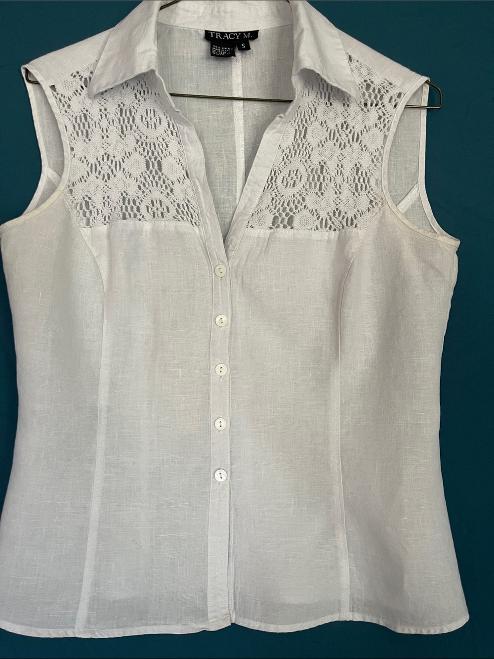 Tracy M White Sleeveless Linen Button Front Lace Yoke Blouse